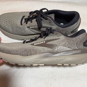 Brooks Men's Athletic Shoes - Tan and Black